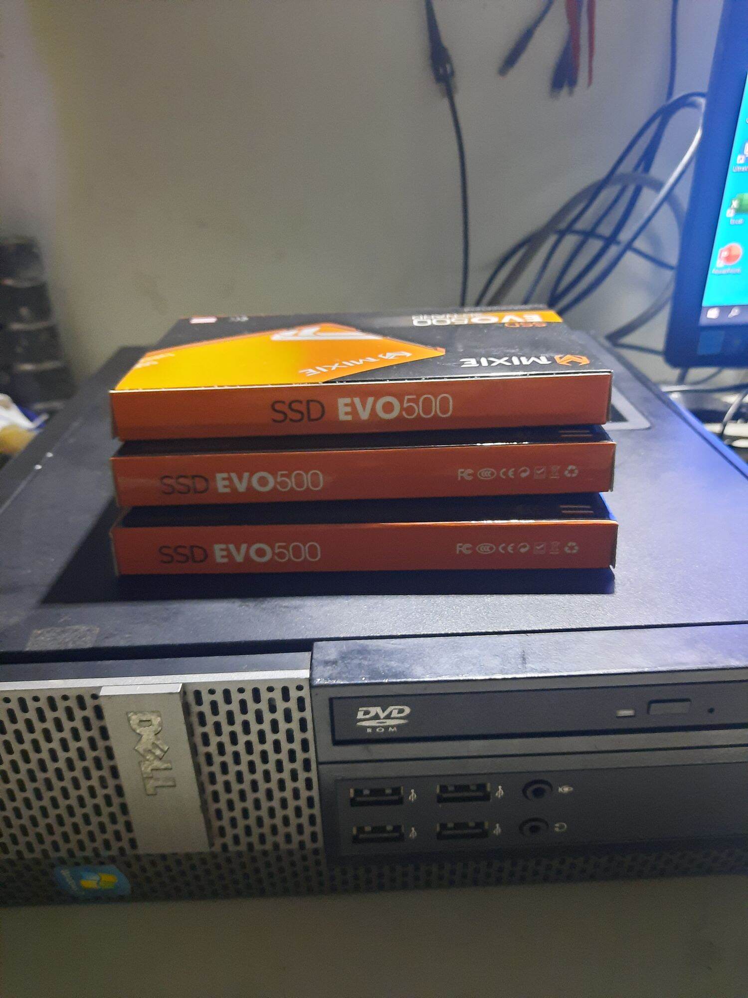 Ổ Cứng SSD EVO 500 ( cài sẵn Win 10 )