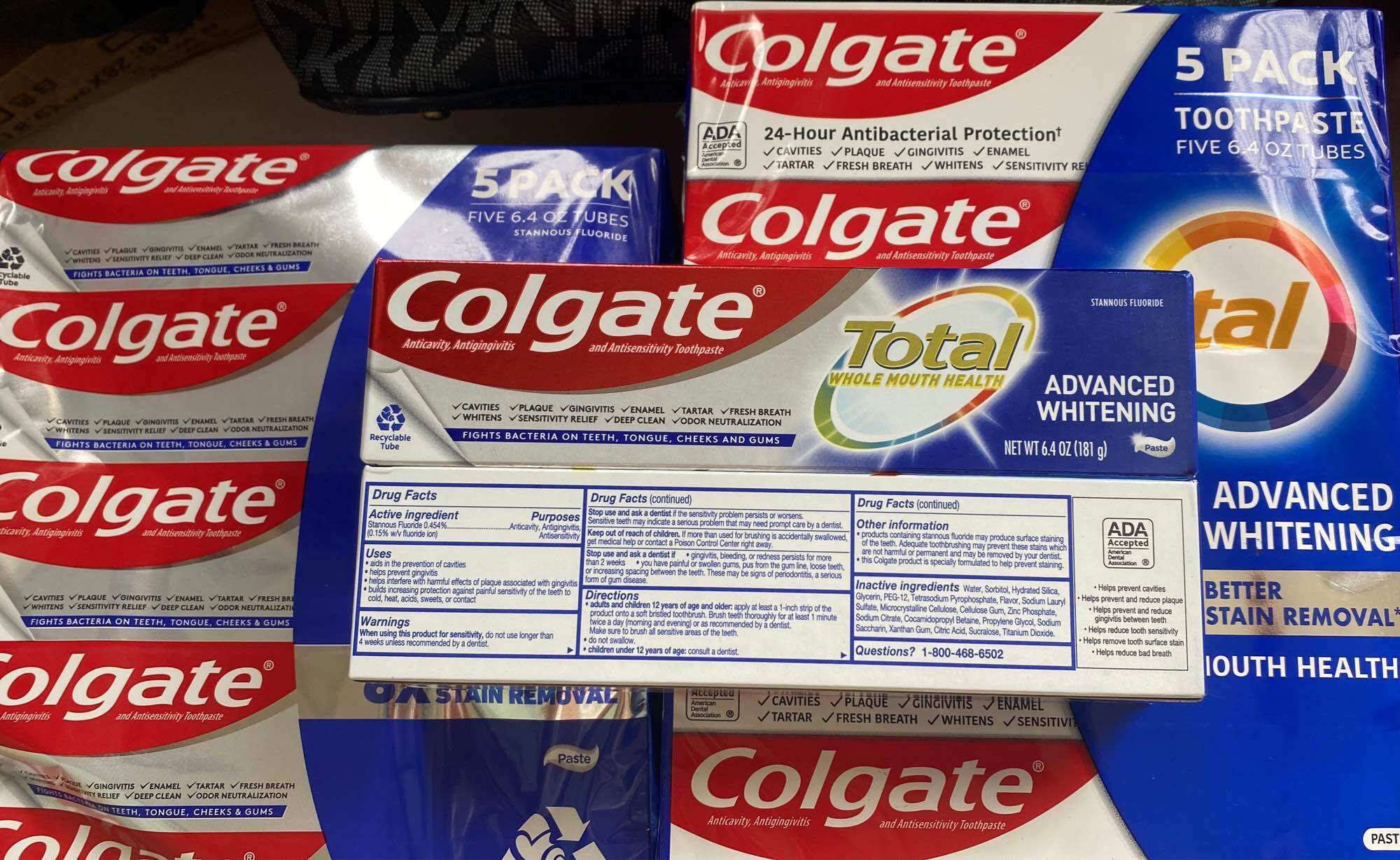 Kem đánh răng Mỹ Colgate total advanced whitening 181g