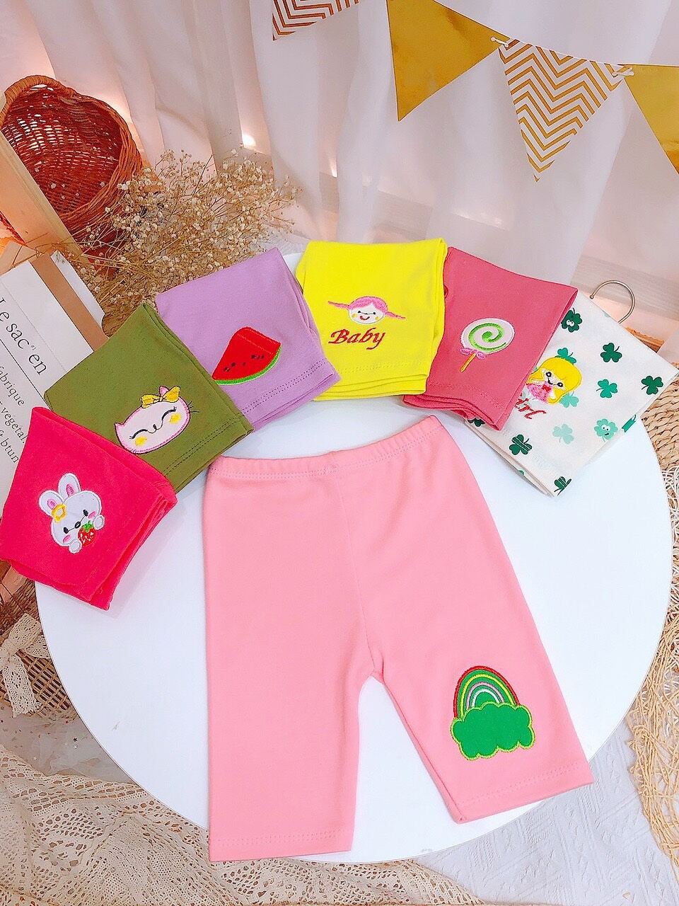 Quần legging lửng thêu hình cho bé gái (1 cái)