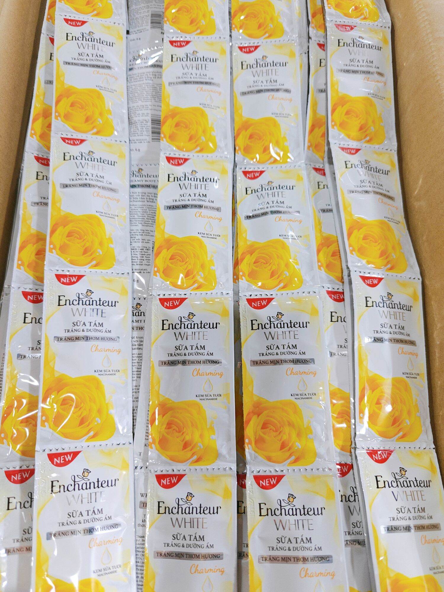 Combo 5 Dây Sữa Tắm Trắng Da & Dưỡng Ẩm Enchanteur White - VÀNG