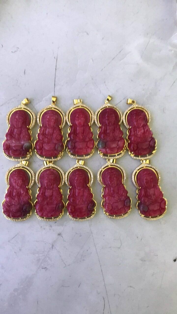 Mặt quan âm đá ruby size lớn 5cm giá mềm mỏng ạ