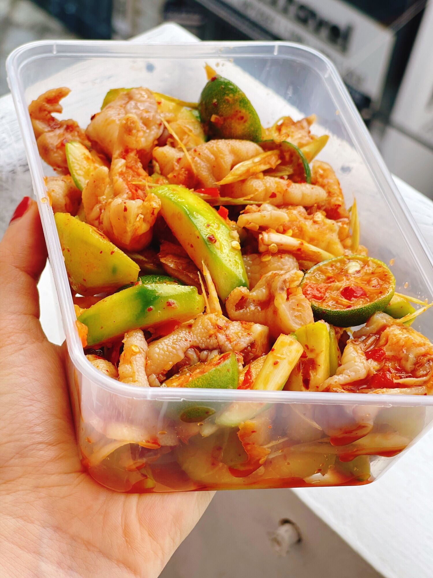 Chân gà rút xương sốt thái