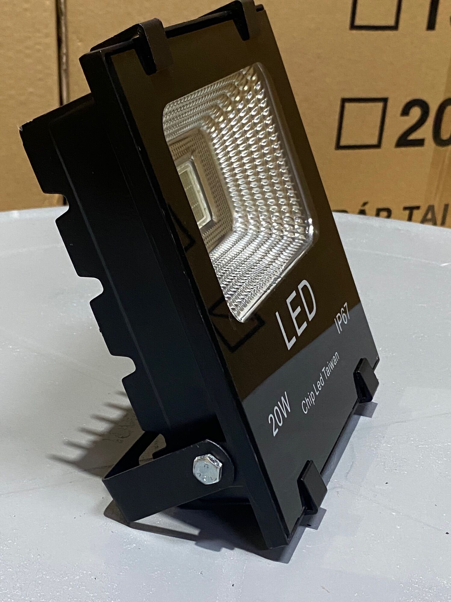 Đèn pha led 20W Thân Nhôm (Trắng, Vàng, Xanh lá, Xanh dương, Đỏ, Đổi màu)