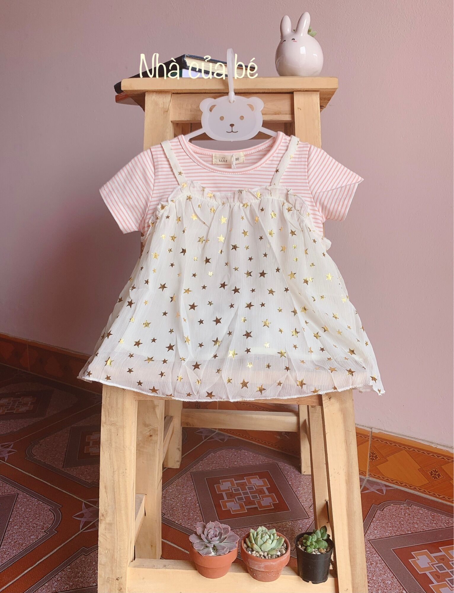 Váy cotton bé gái ngôi sao lấp lánh, dễ thương .