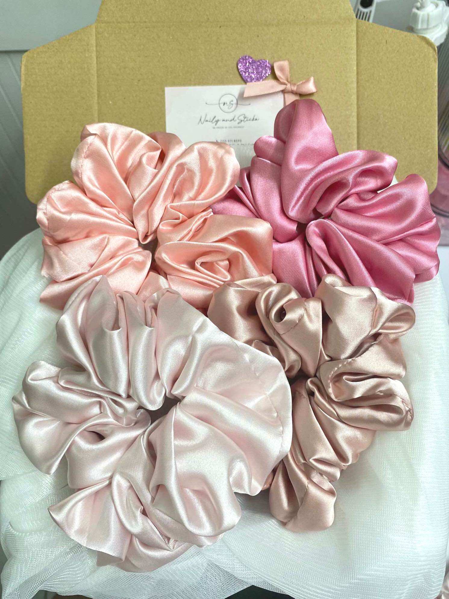 Dây buộc tóc Scrunchies size lớn handmade vải phi bóng lụa gam màu pastel/Cột tóc vải scrunchies