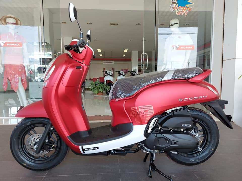 Tem Scoopy 2021 màu đỏ nhám