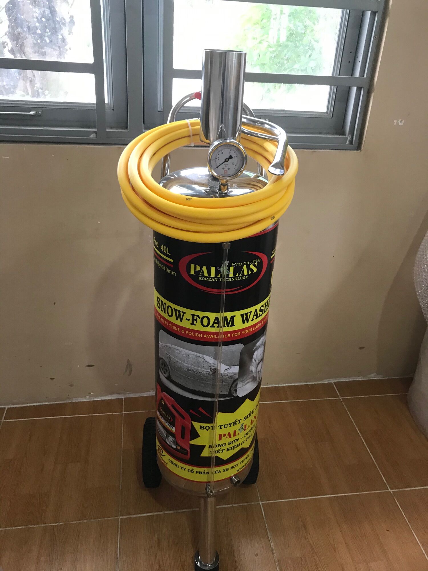 MÁY RỬA XE BỌT TUYẾT PALLAS 40 lít ( Tặng kèm 1 can bọt tuyết 6lit )