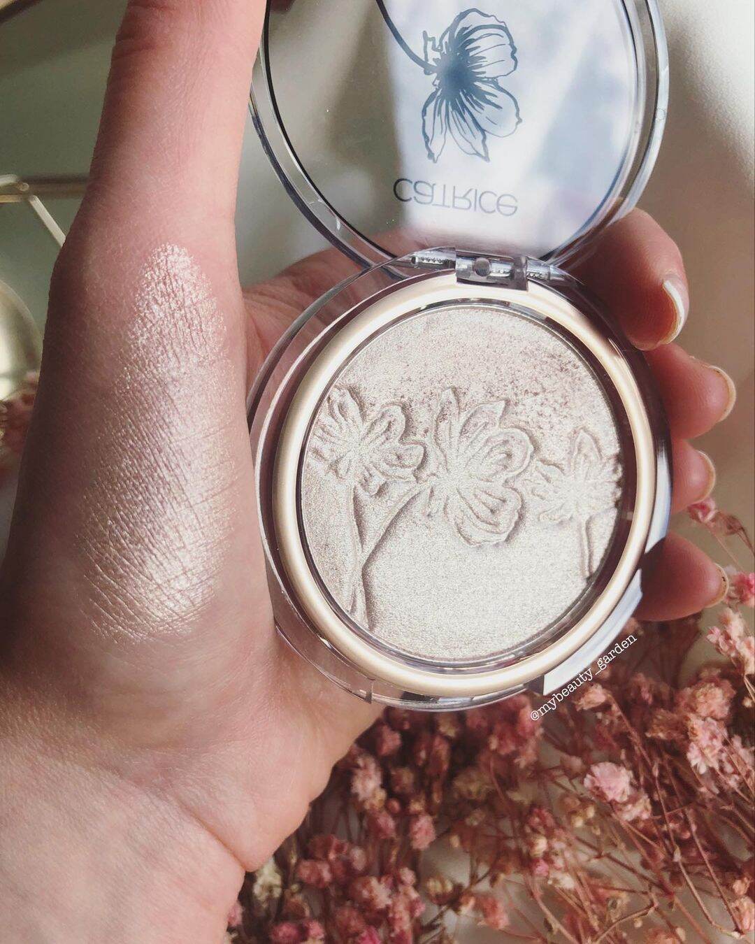 Phấn siêu bắt sáng CATRICE More Than Glow Highlighter