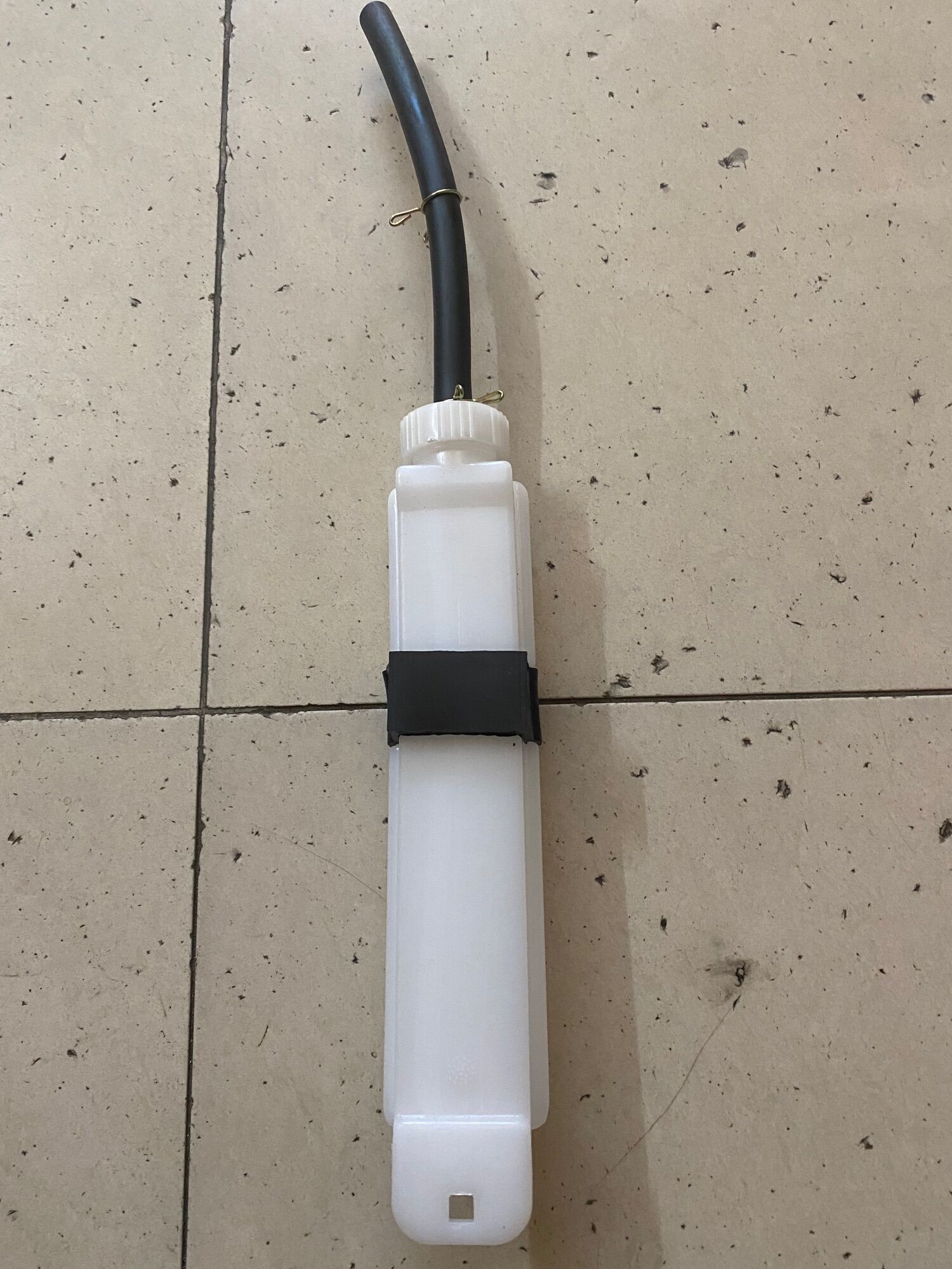 Bình nước phụ của két nước.. dùng cho xe ba gác