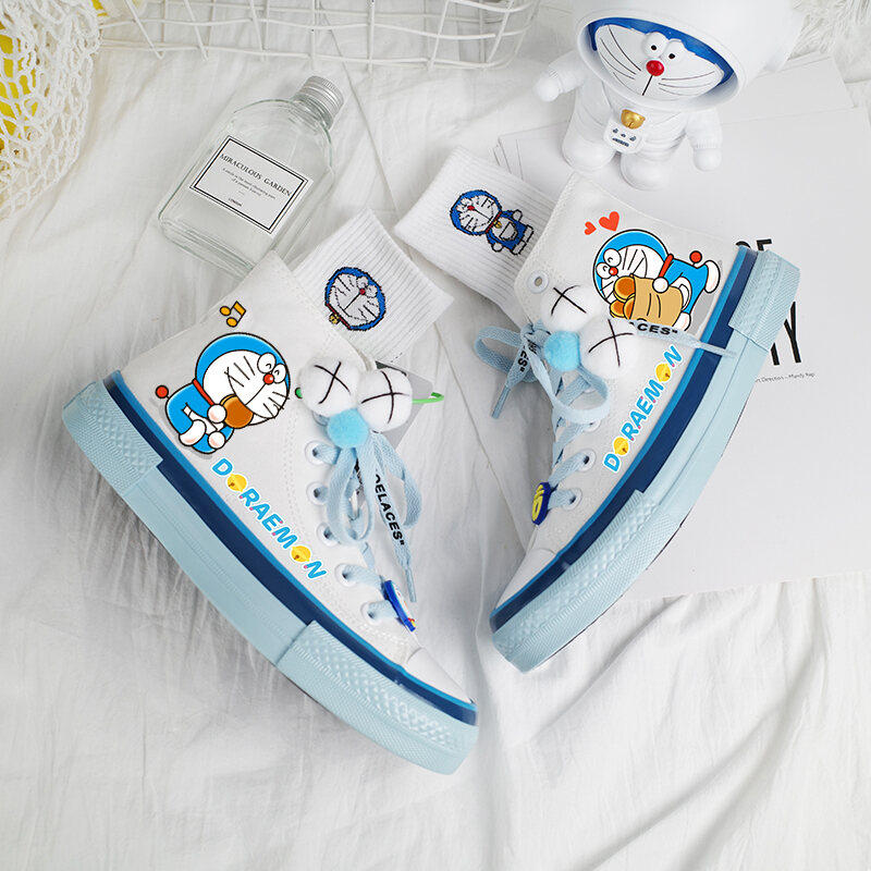 Bố Doraemon luôn là nhân vật yêu thích của rất nhiều người, và giờ đây bạn có thể sở hữu đôi giày vải bố Doraemon đáng yêu như thế nào? Hãy xem hình ảnh liên quan để khám phá chi tiết và vui vẻ!
