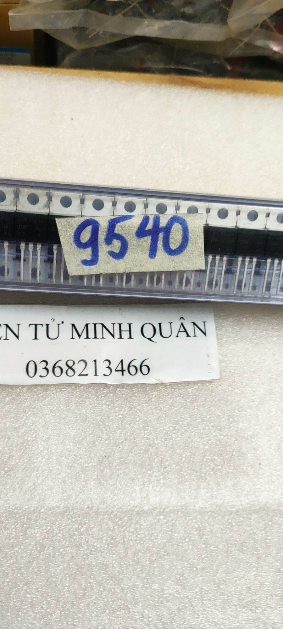 5 con MOSFET IRF9540