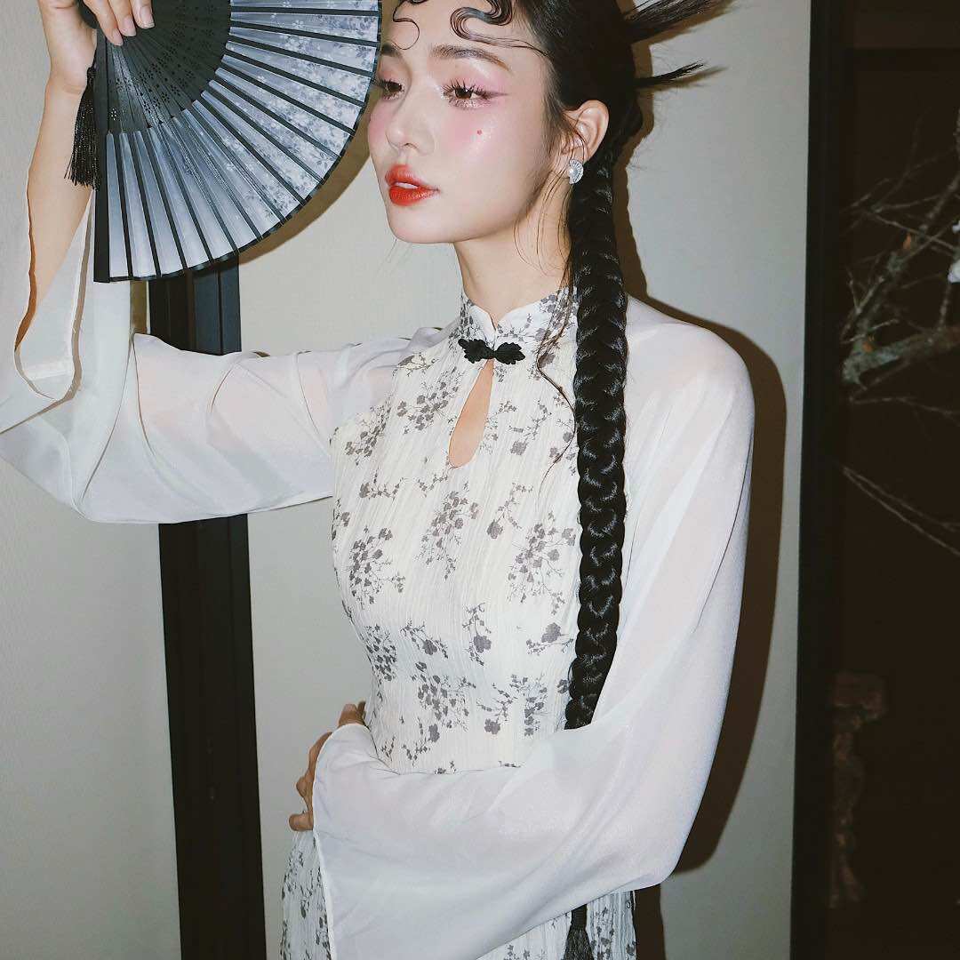 ÁO DÀI LAN tay loe phối quần lụa đen INTO.EIGHT thiết kế