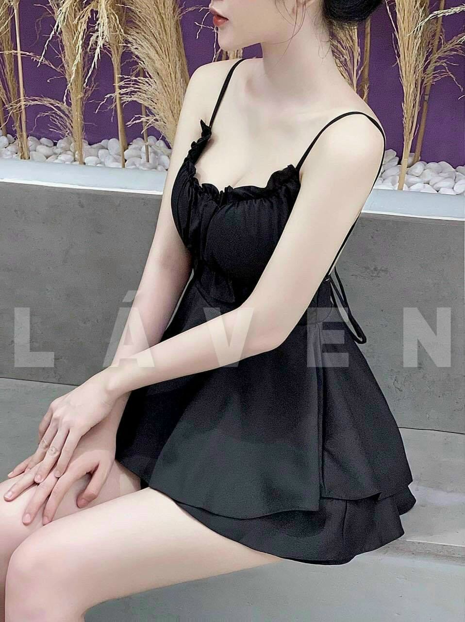 Sét đùi dây hở lưng kèm quần vải lụa đi chơi
