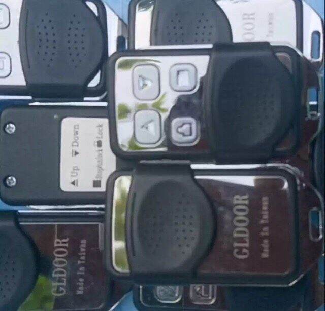 Remote cửa cuốn mã gạt tần số 433Mhz chống nước ( 8 mã gạt )