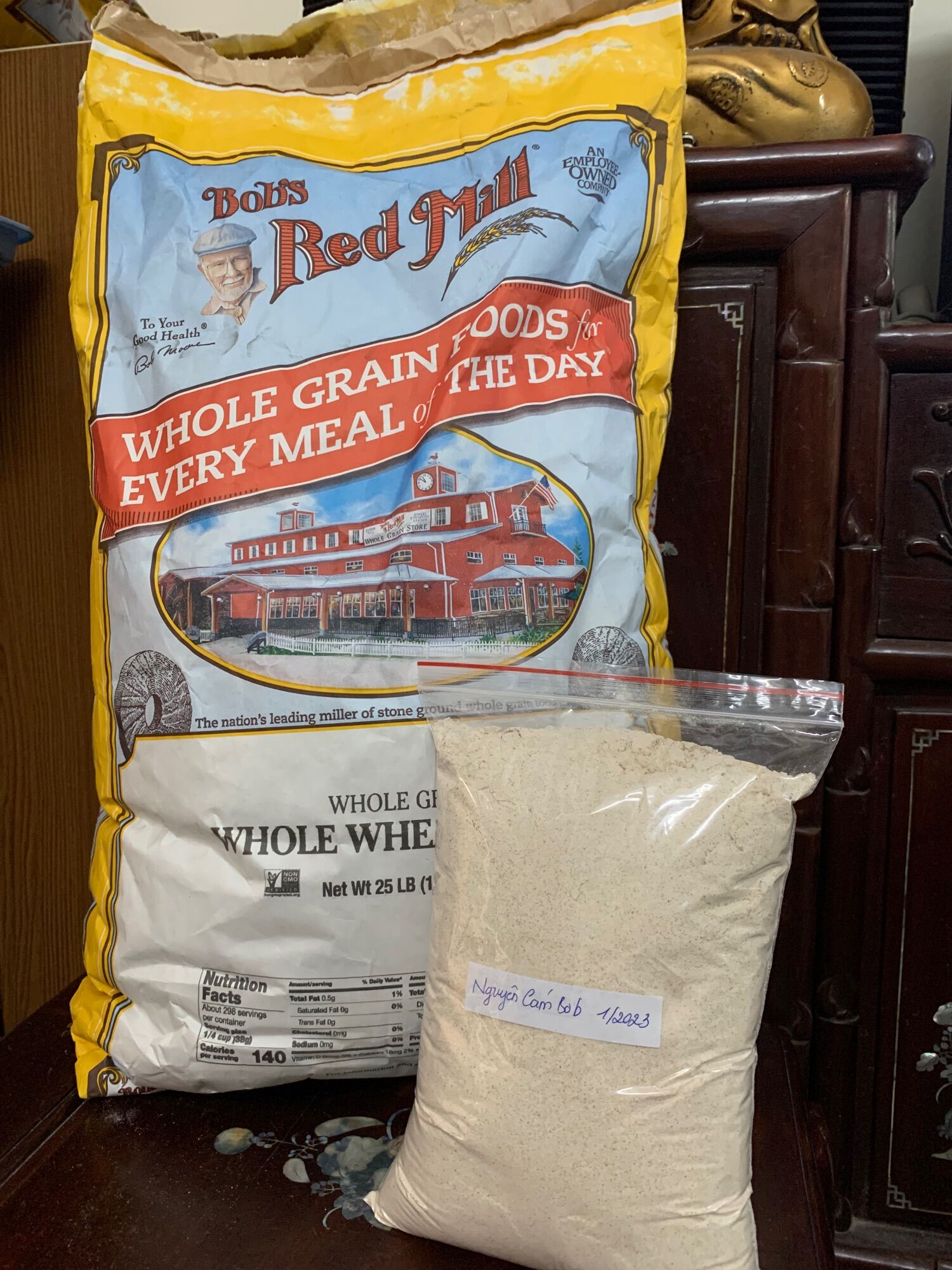 Bột mì nguyên cám 1kg Bob’s red mill( tách từ bao 11,34kg)