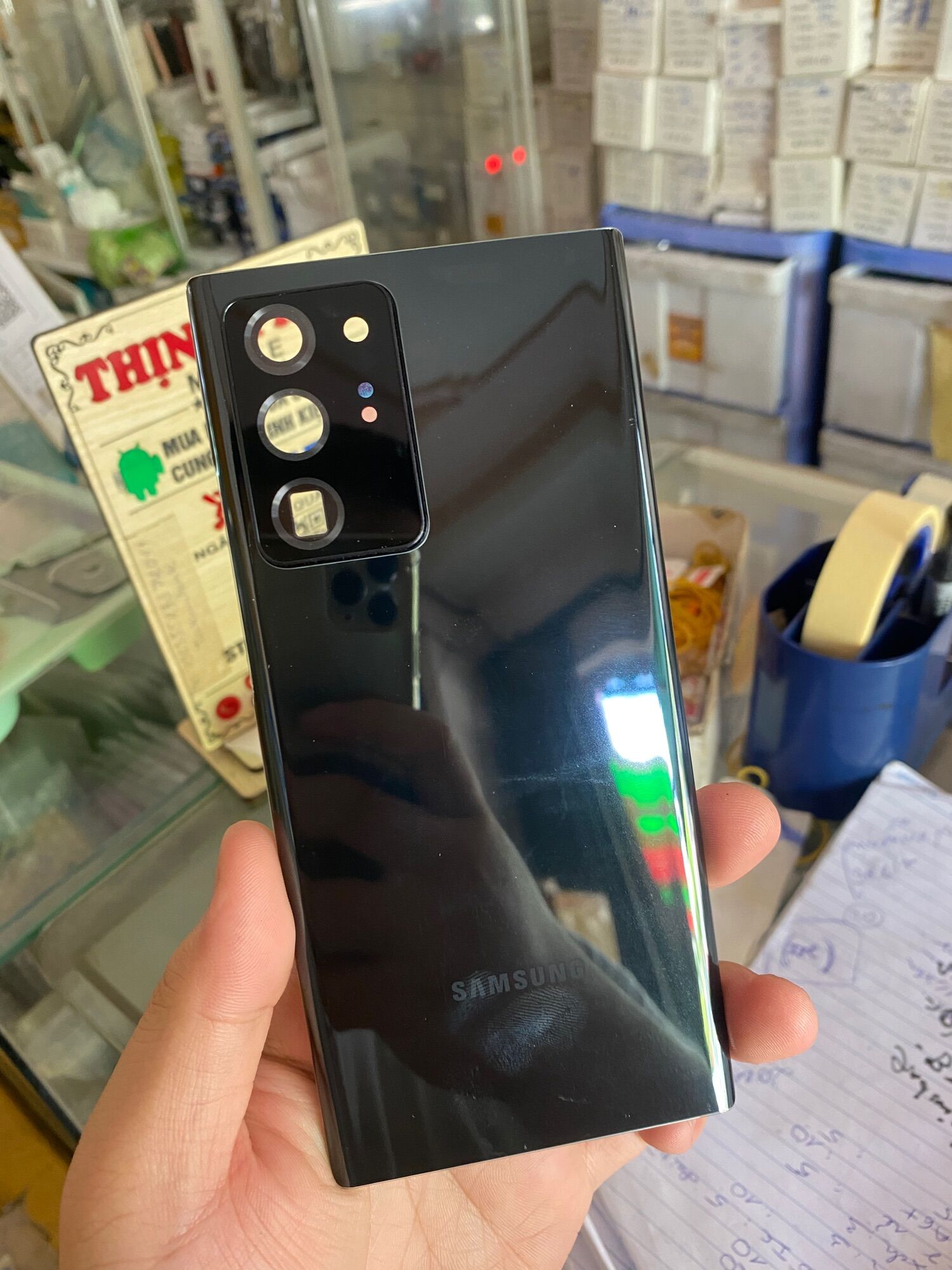 Lưng Samsung Note 20 Ultra có kính cam