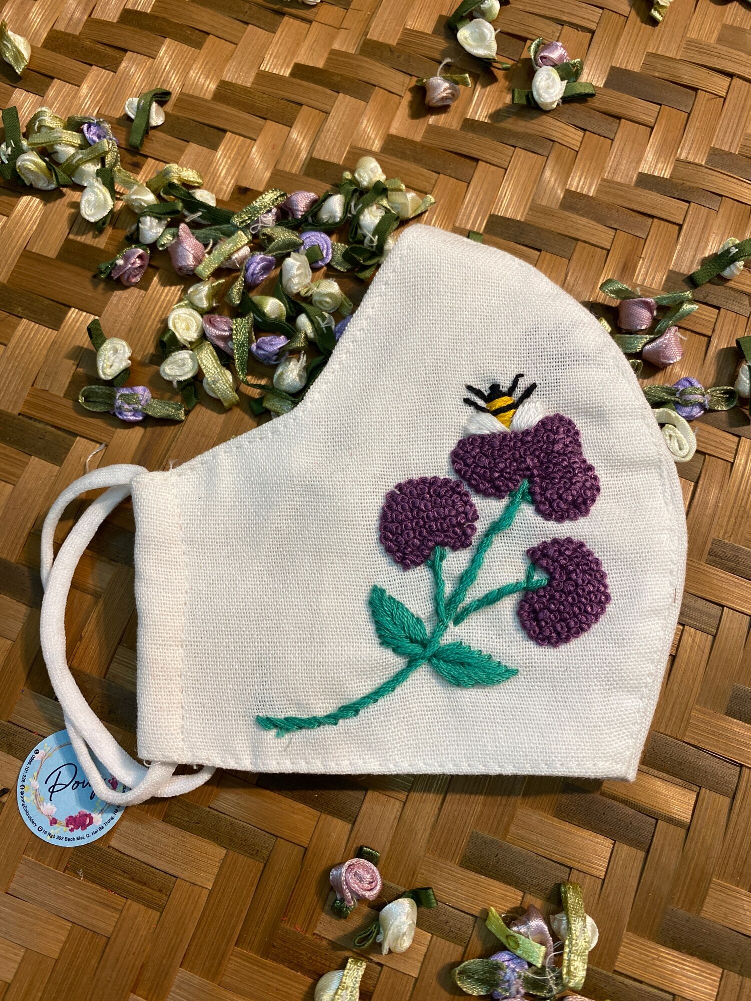 Khẩu trang thêu tay vải linen