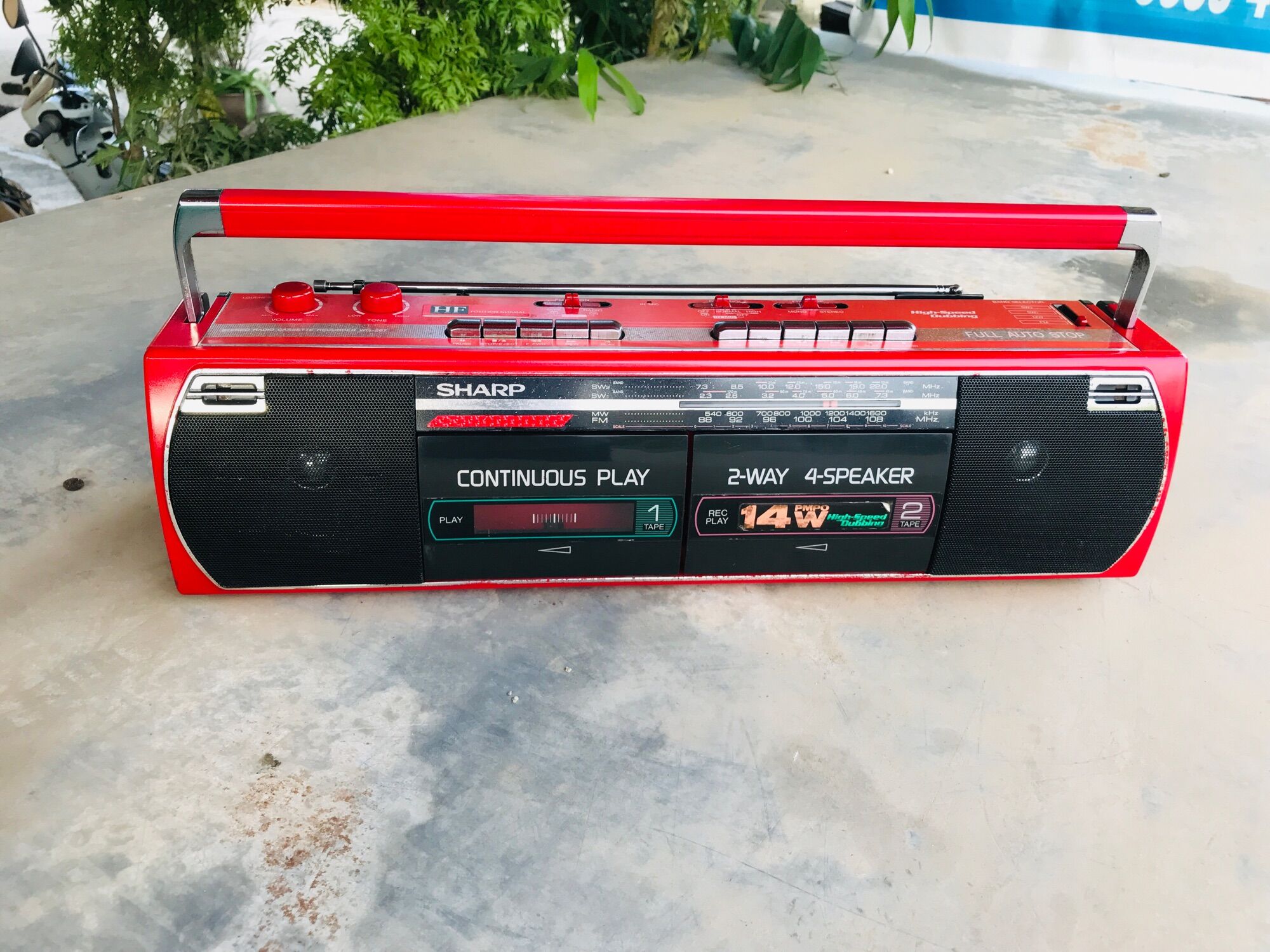 Đài Sharp wQ-267z màu đỏ