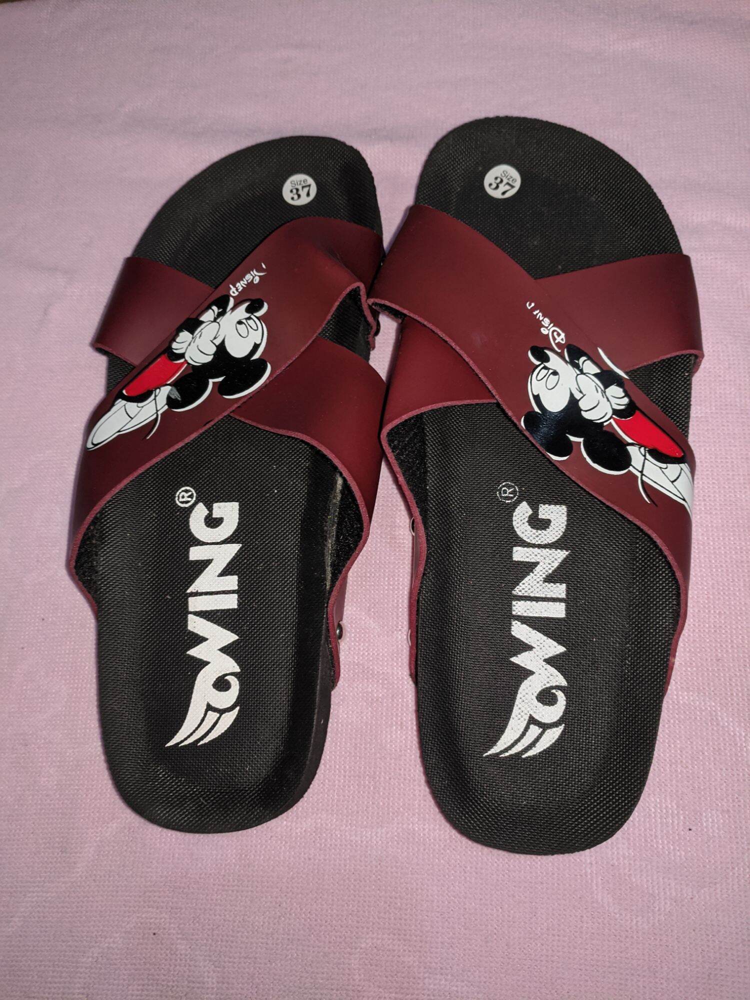 Dép nữ đế bằng quai chéo hình chuột Mickey