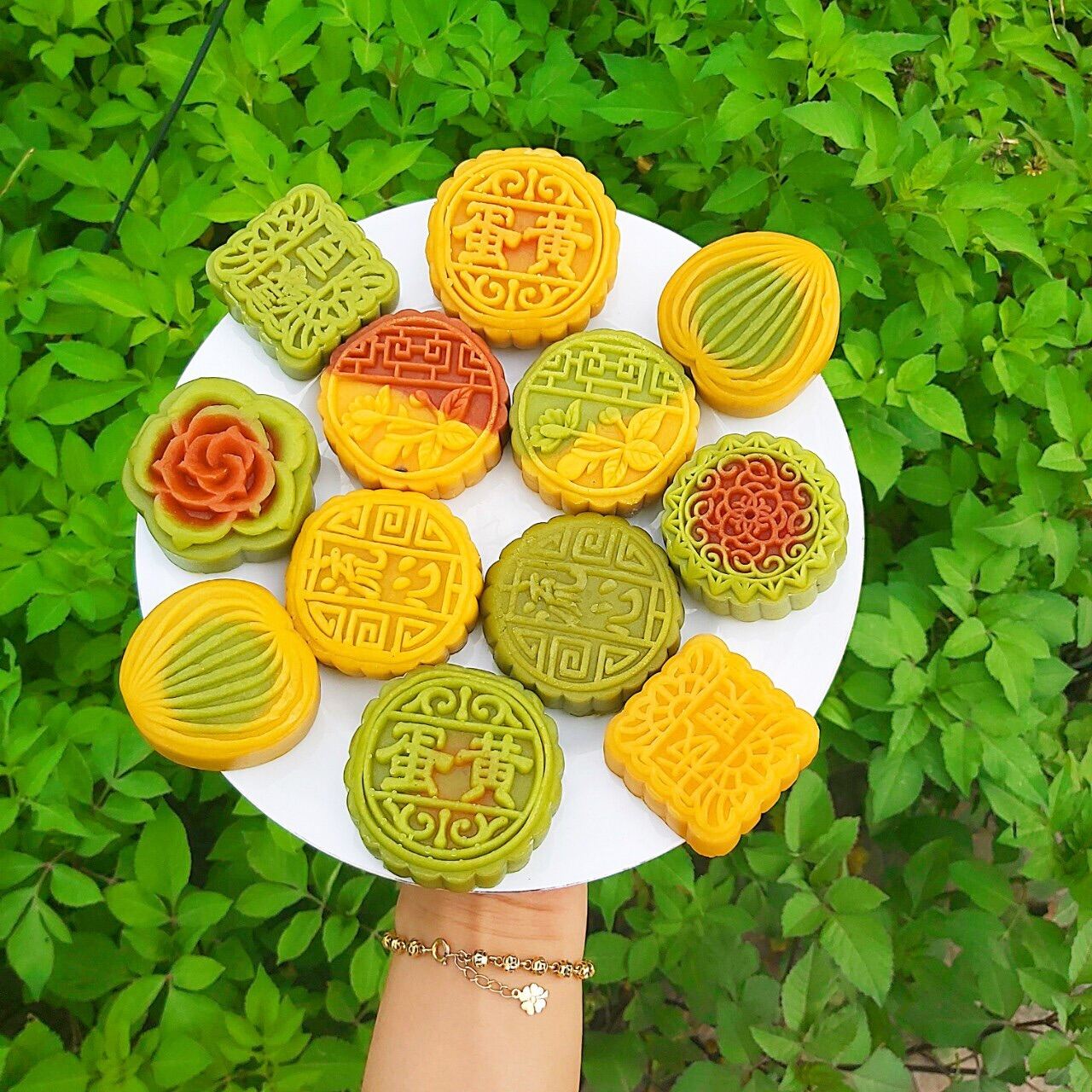 Bánh Trung Thu mini mix 7  vị : đậu xanh, khoai tím, hạt dẻ, trứng muối, đậu đỏ , matcha, đậu xanh, đậu xanh trứng muối 1 kg 20 bánh