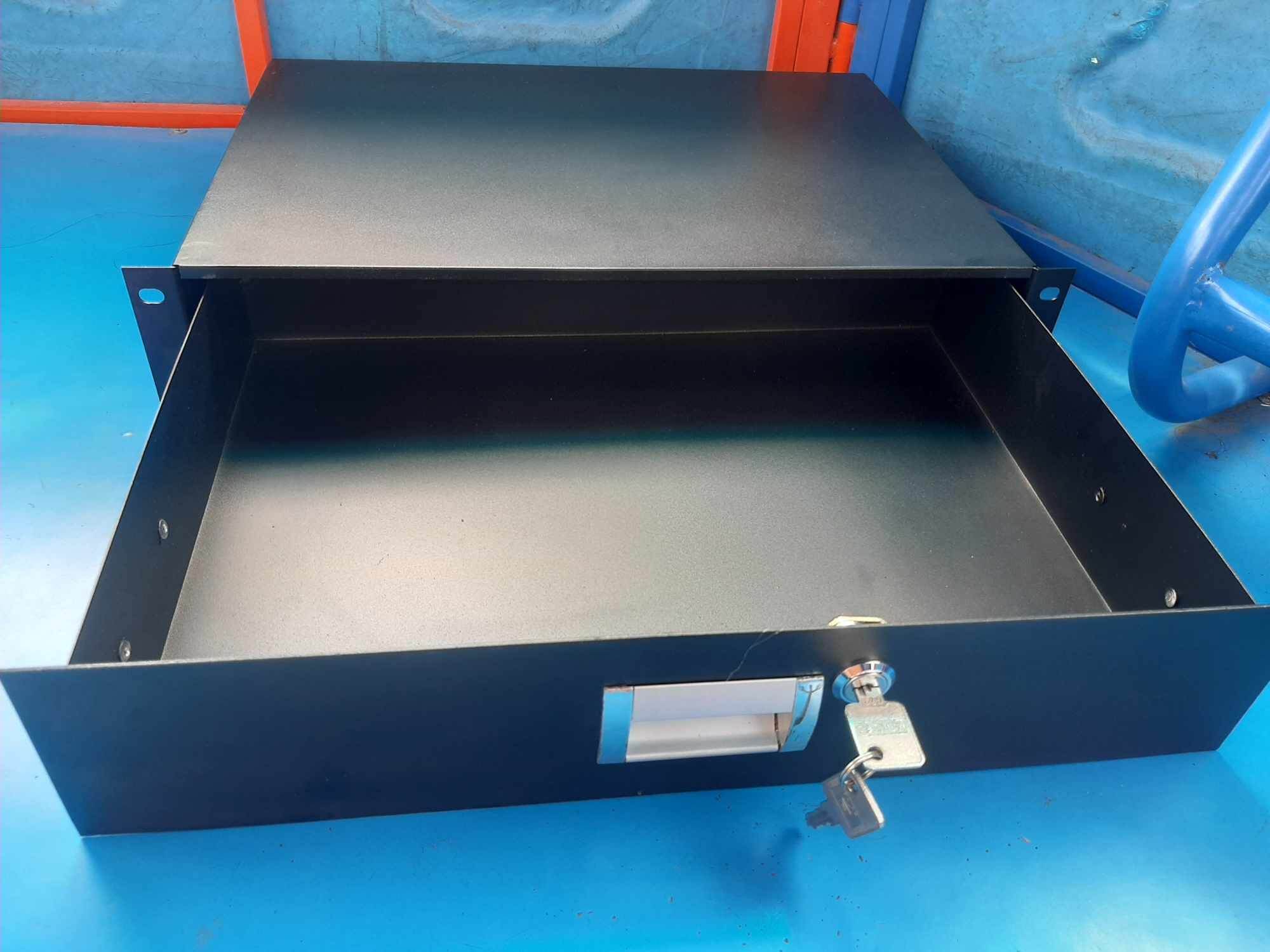 Tủ micro 2u gắn tủ máy 400k/ cái
