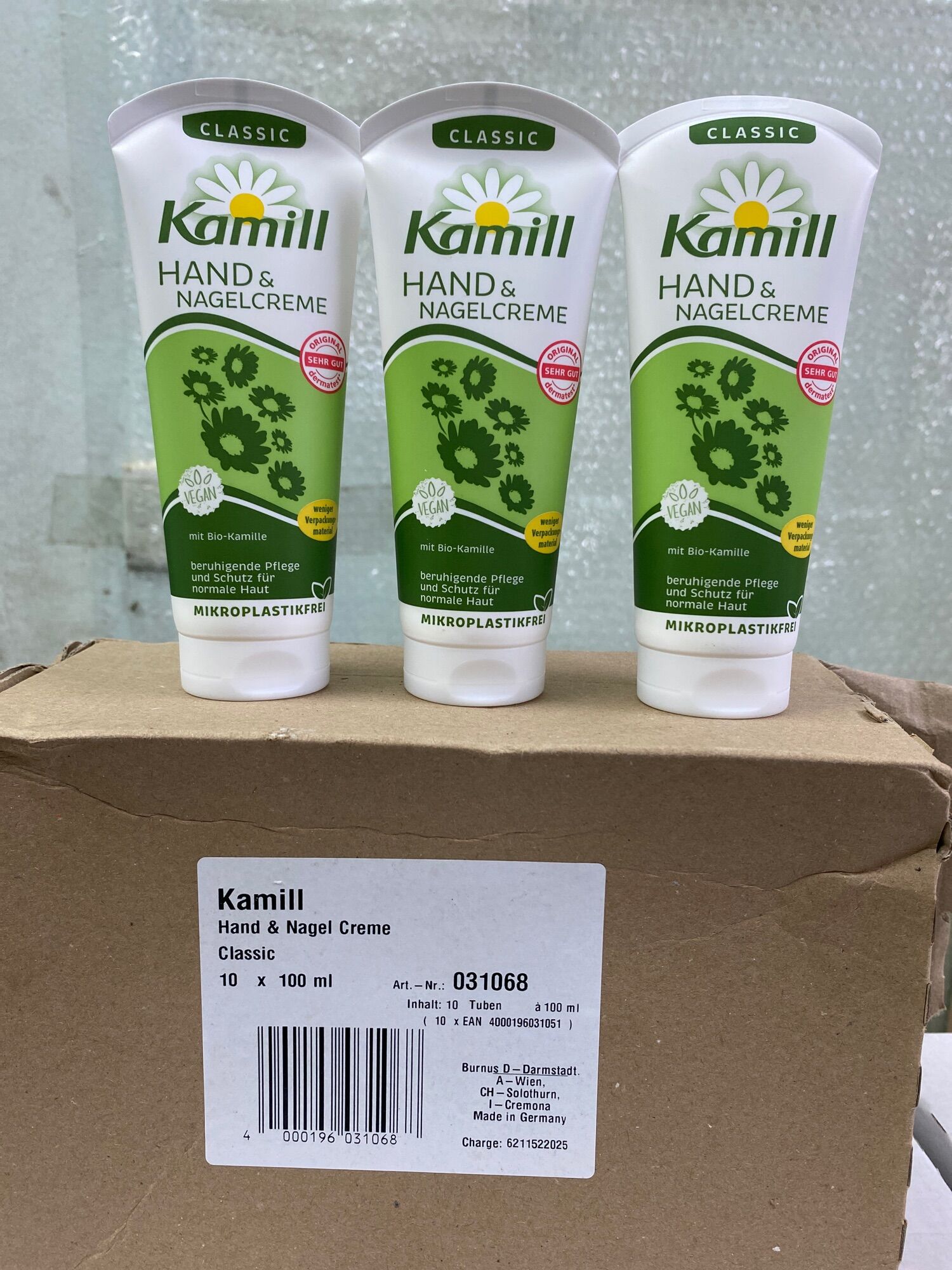 Kem dưỡng tay hoa cúc Kamill
