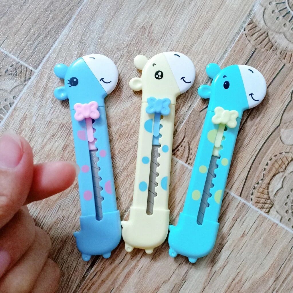 Dao rọc giấy hình hươu Deli