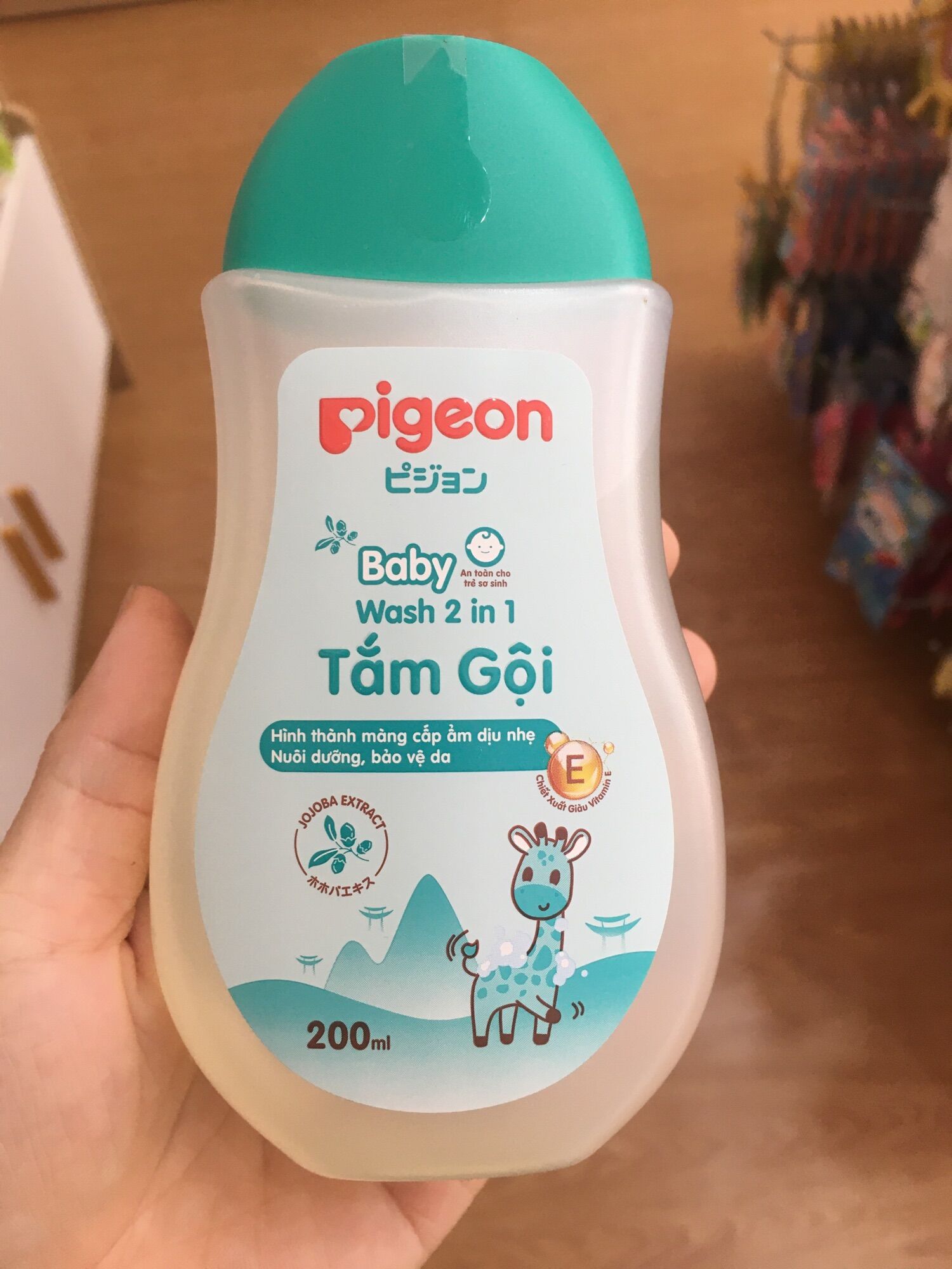 Tắm gội 2 trong 1 pigeon 200ml xanh