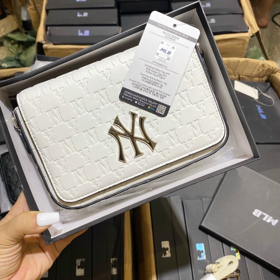 Túi đeo chéo NY fullbox size 18 cm