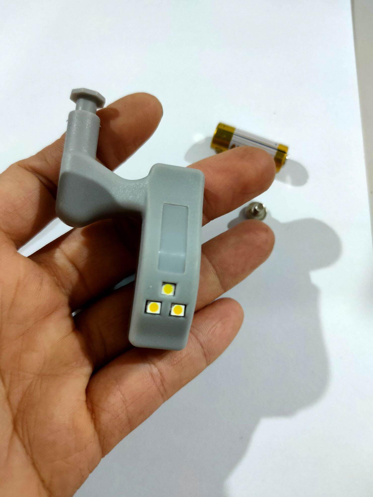 Đèn tự động lắp bản lề cánh tủ ( giá cho 1 cái)