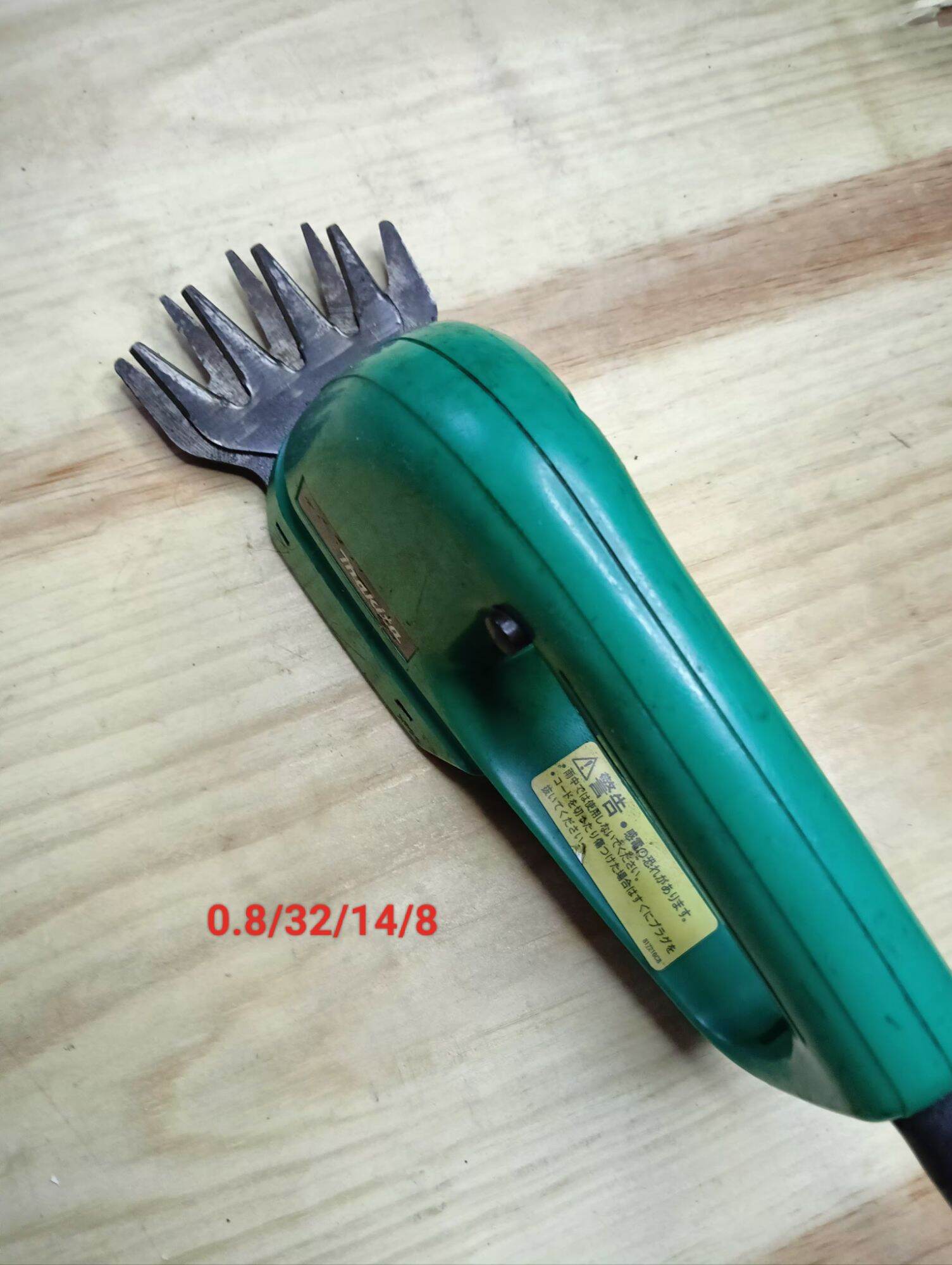 Máy Makita cắt cành tỉa cây kiểu tông đơ hàng Nhật Bãi J467