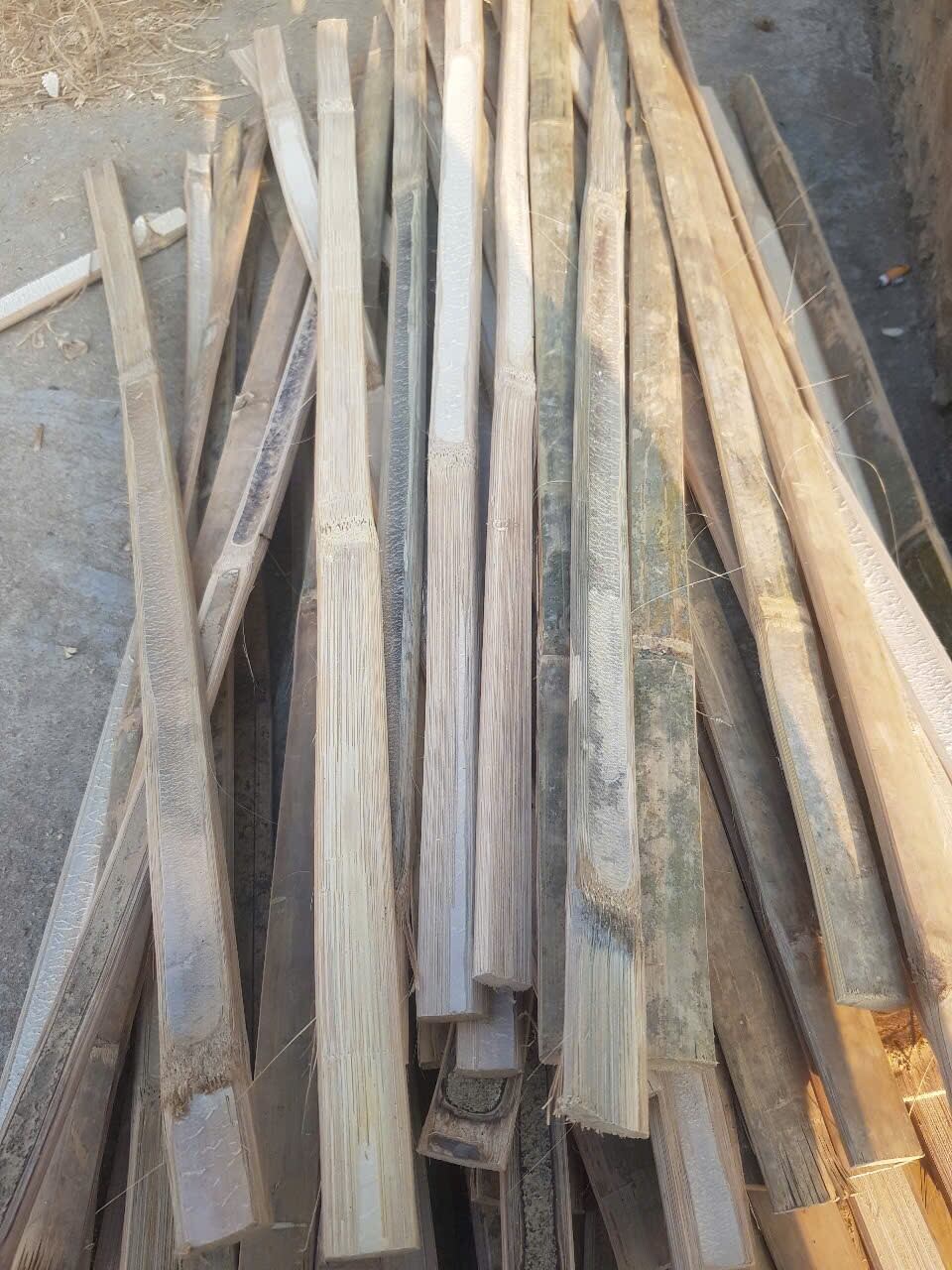 5 thanh tre chẻ sẵn, 1m, rộng 1,5 -2cm