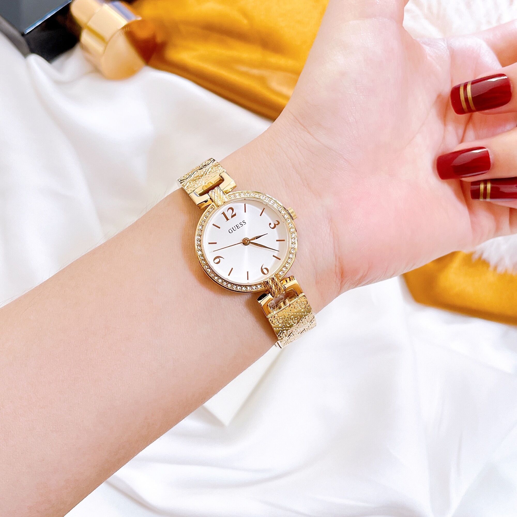 Đồng Hồ Nữ Guess Gold Tone
