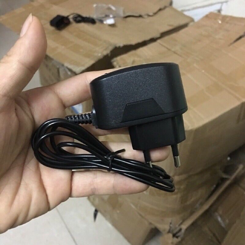 SẠC CHÂN VUÔNG V3, QMOBILE