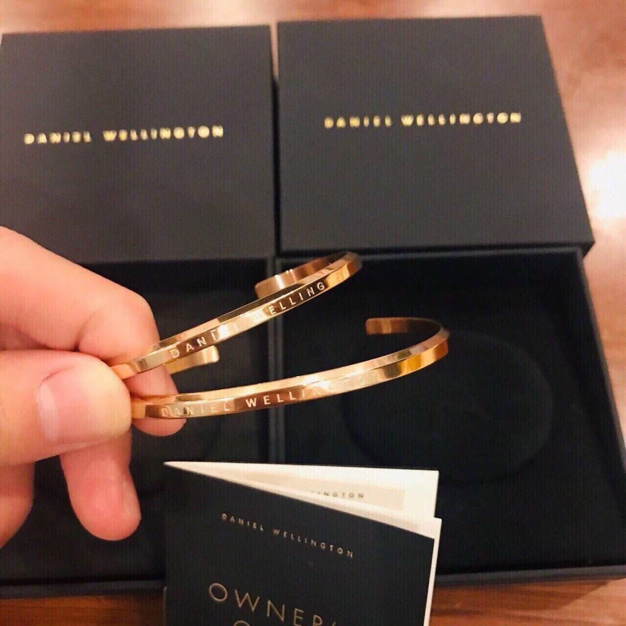 TT2893 - Vòng tay titan Cuff Daniel Wellington