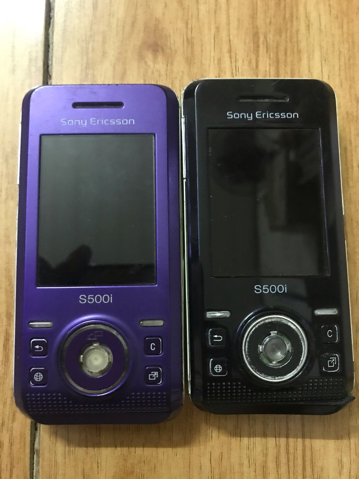 Combo 2 xác điện thoại sony ericsson s500i còn nguồn