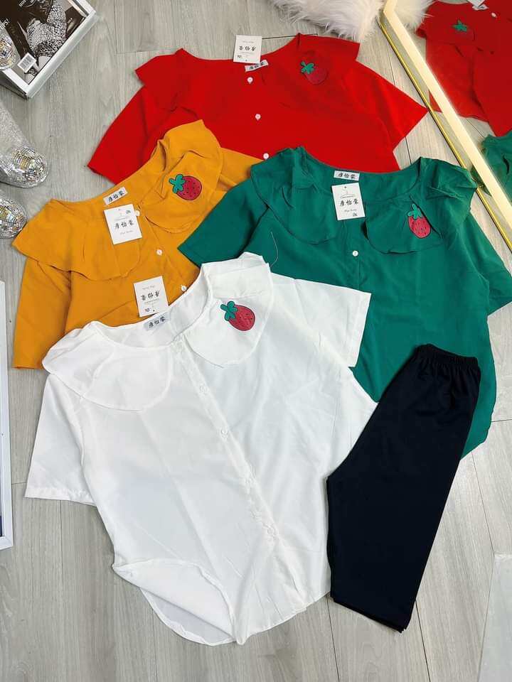 Set sơ mi cổ bèo in hình trái dâu, quần legging ngố