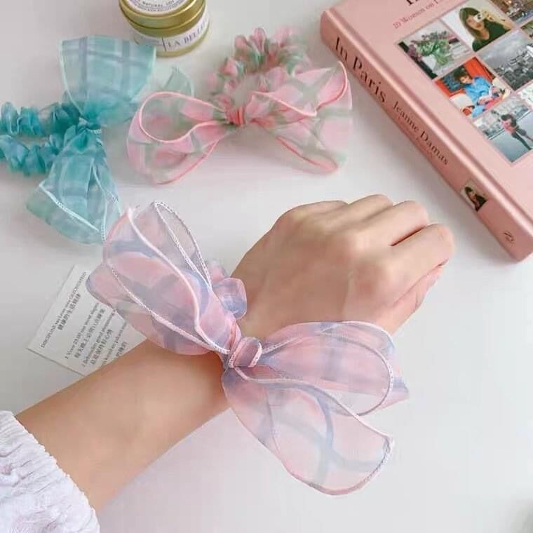 cột tóc nơ ren sọc dễ thương phong cách thời trang