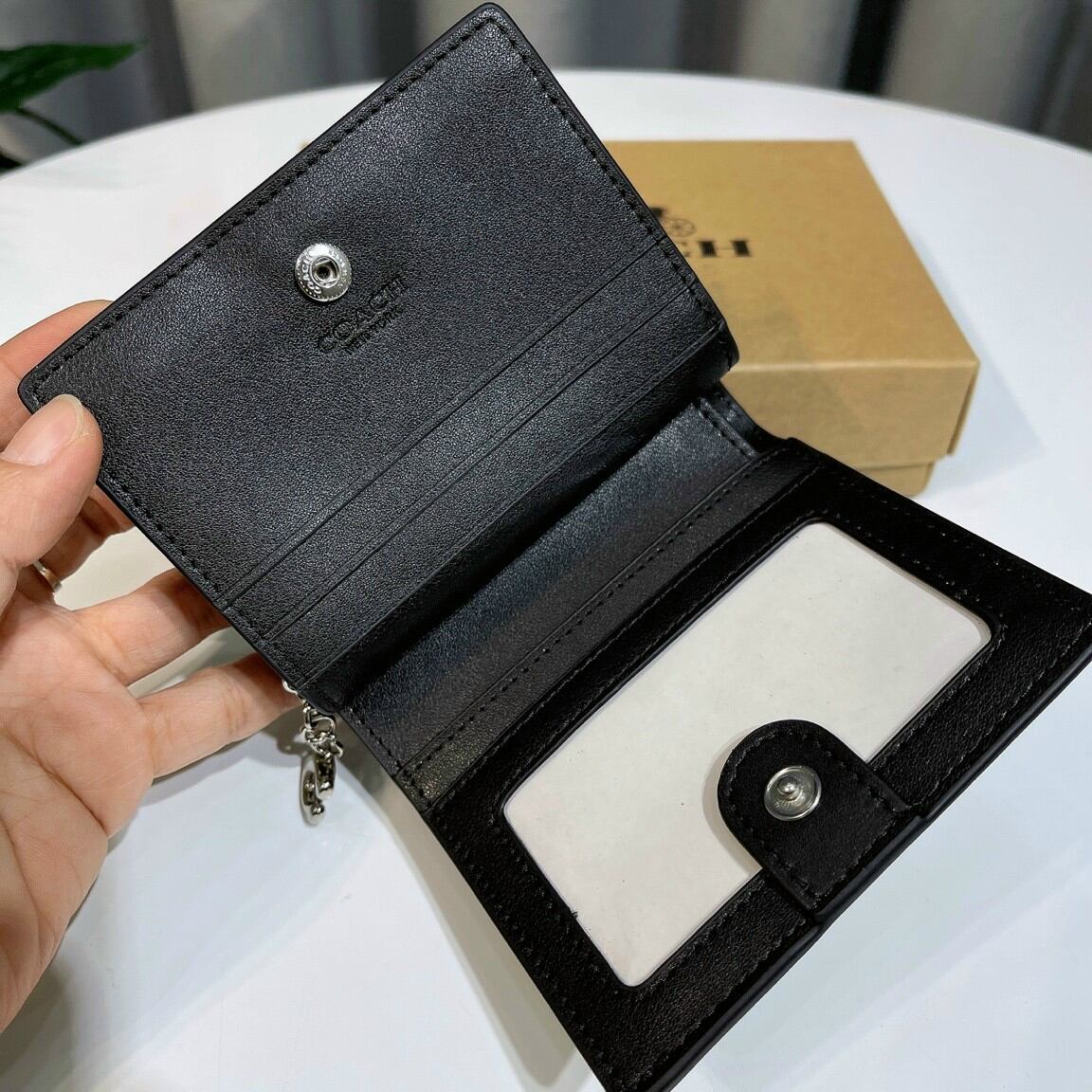 Ví Coach Snap Wallet With Dancing Kitten siêu cưng