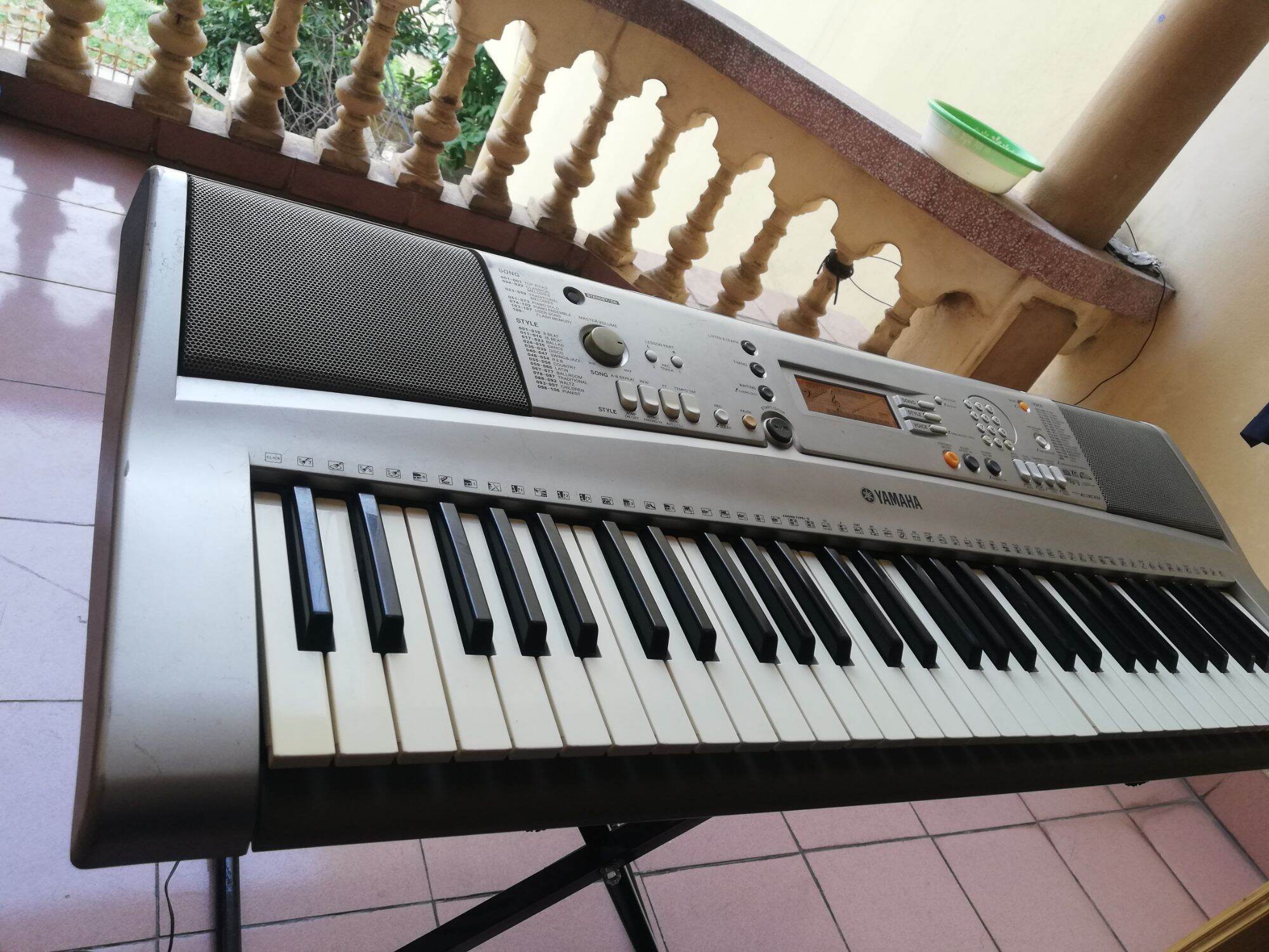 Đàn organ Yamaha PSR E303