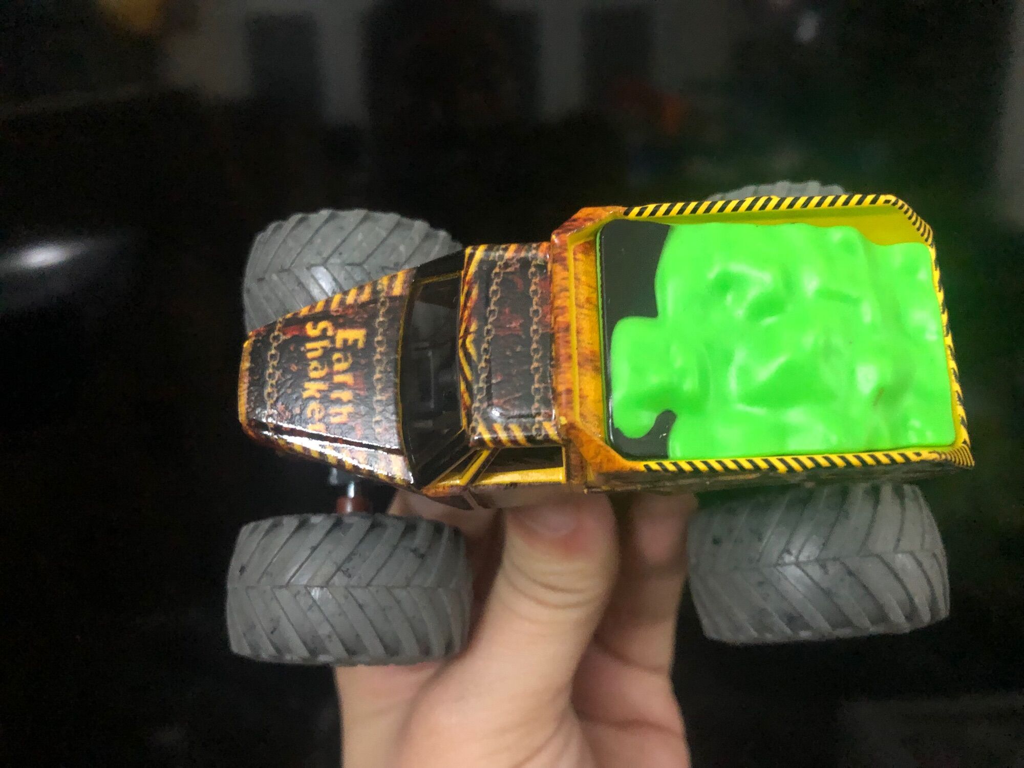 Series các mẫu xe Monster Jam Earth Quake