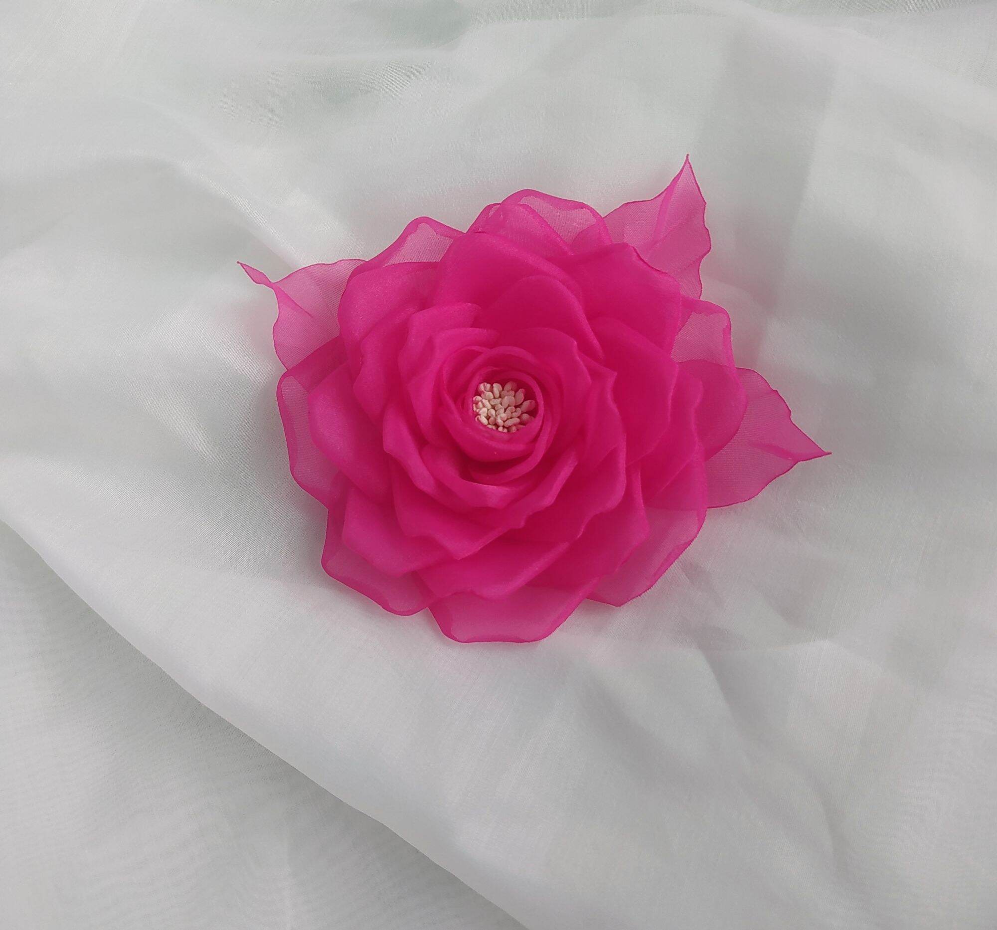 Hoa cài áo Canto handmade màu hồng sen