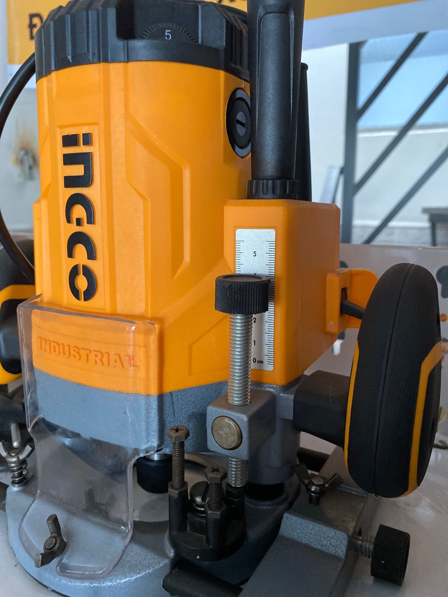 Máy phay gỗ , ingco RT22008