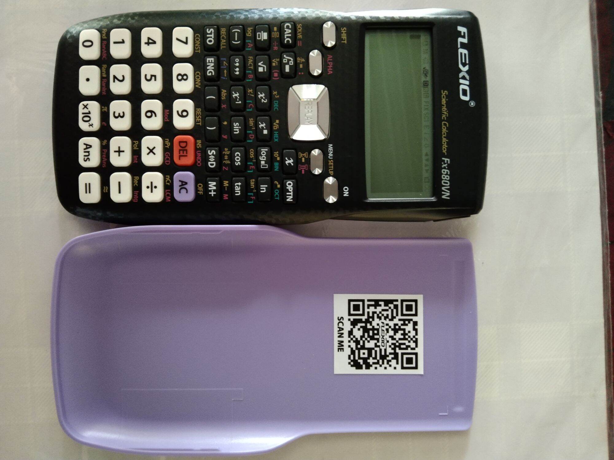 Máy tính học sinh FX 680 FLexio, của công ty Thiên Long, 521 chức năng.Được đem vào phòng thi.