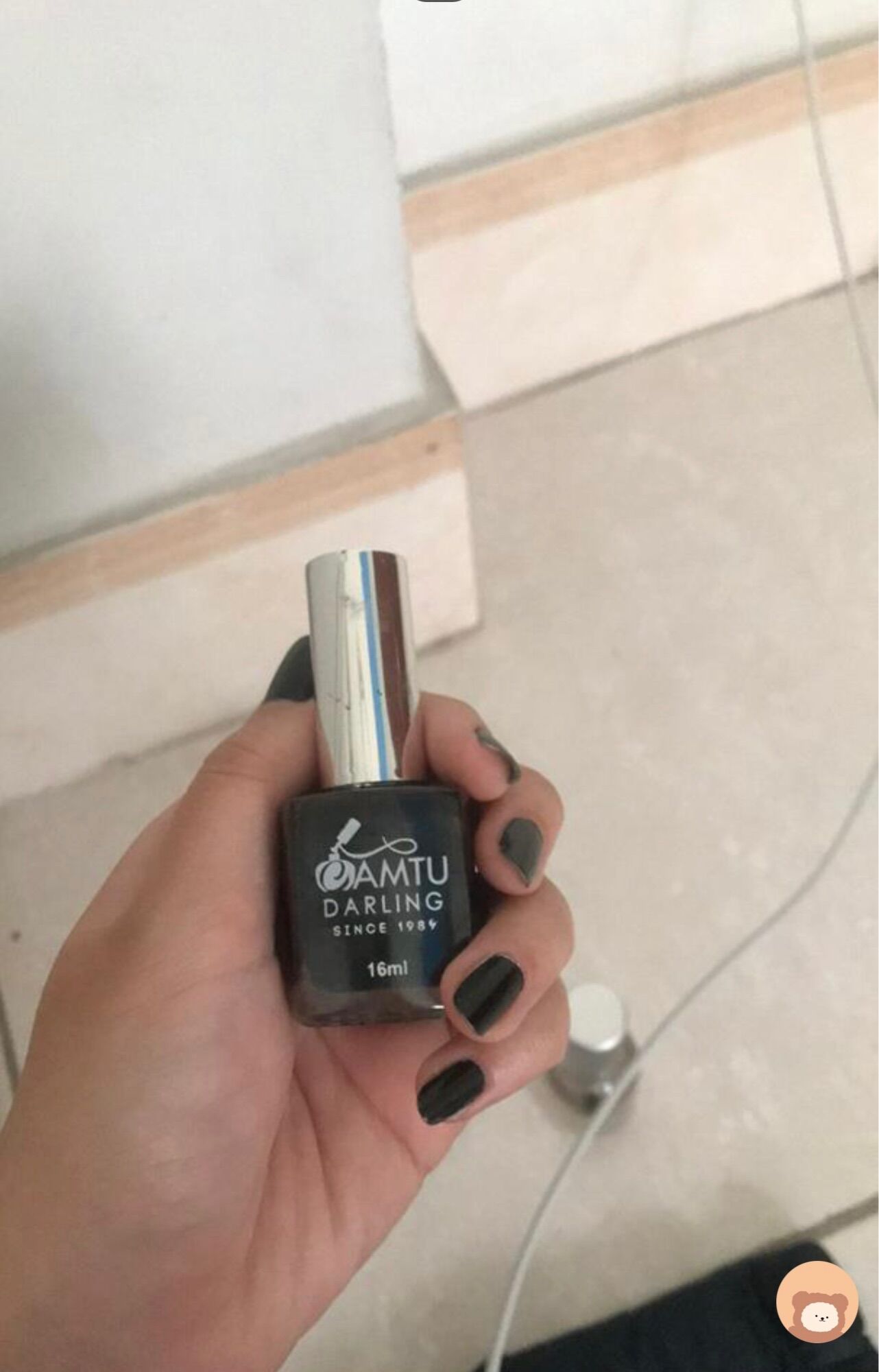 Sơn móng tay màu đen mau khô