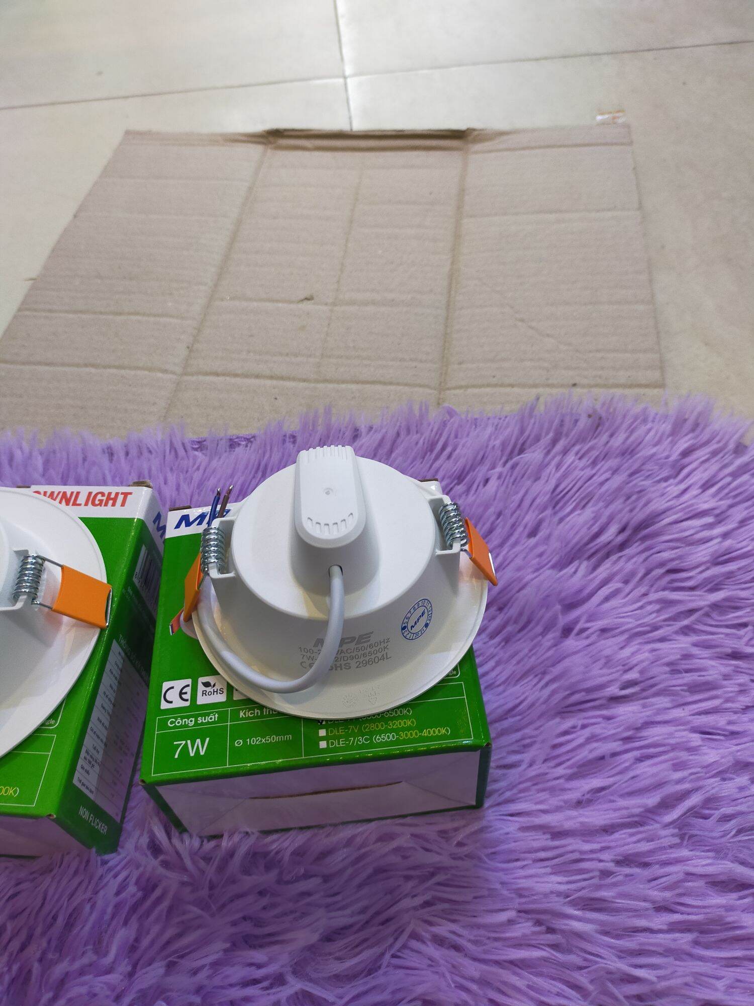 Âm trần MPE 7w-9w 1 màu , 3 màu
