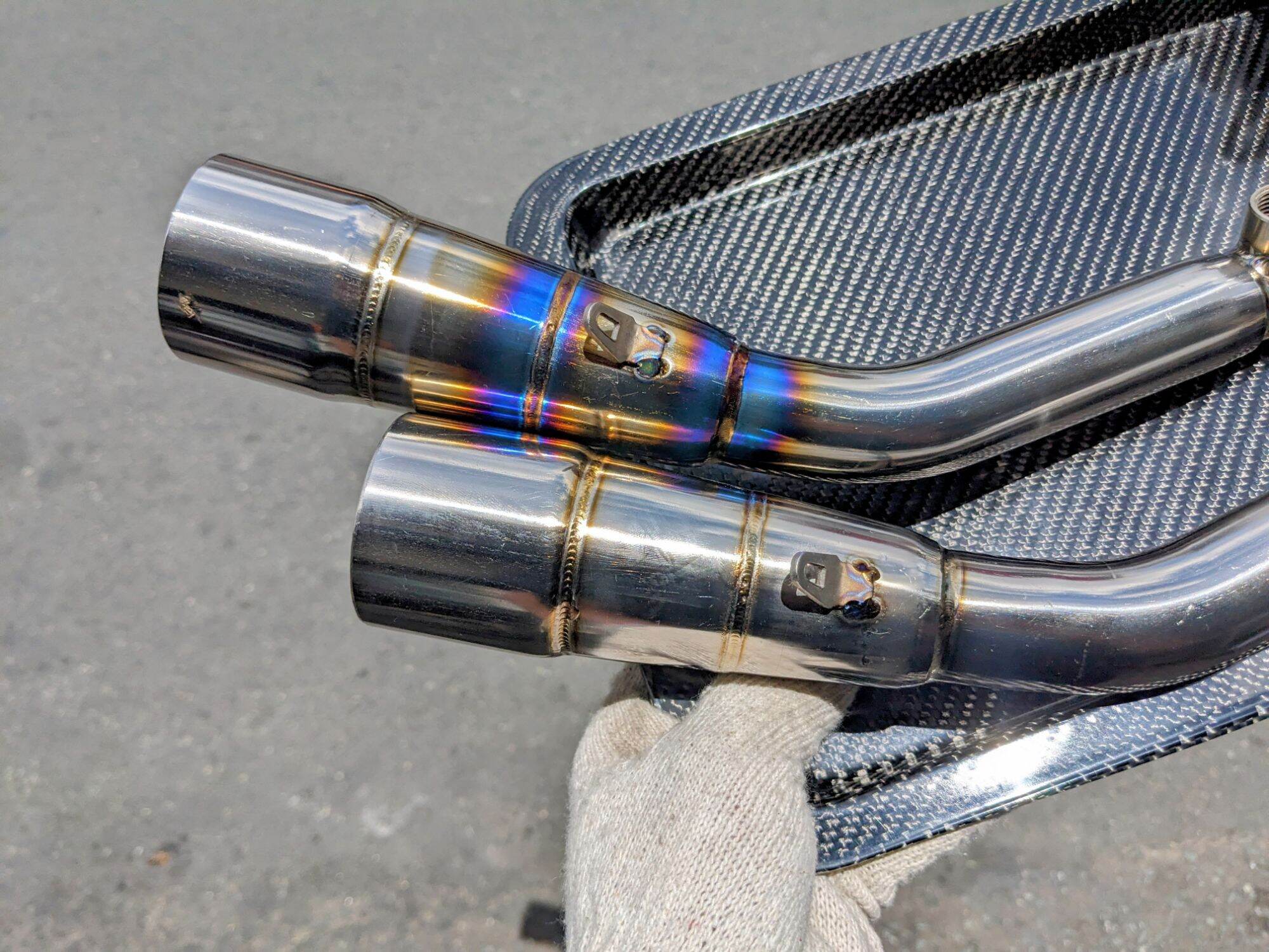 Cổ Titan Vespa Sprint cho pô Akrapovic, Hex, PR2...