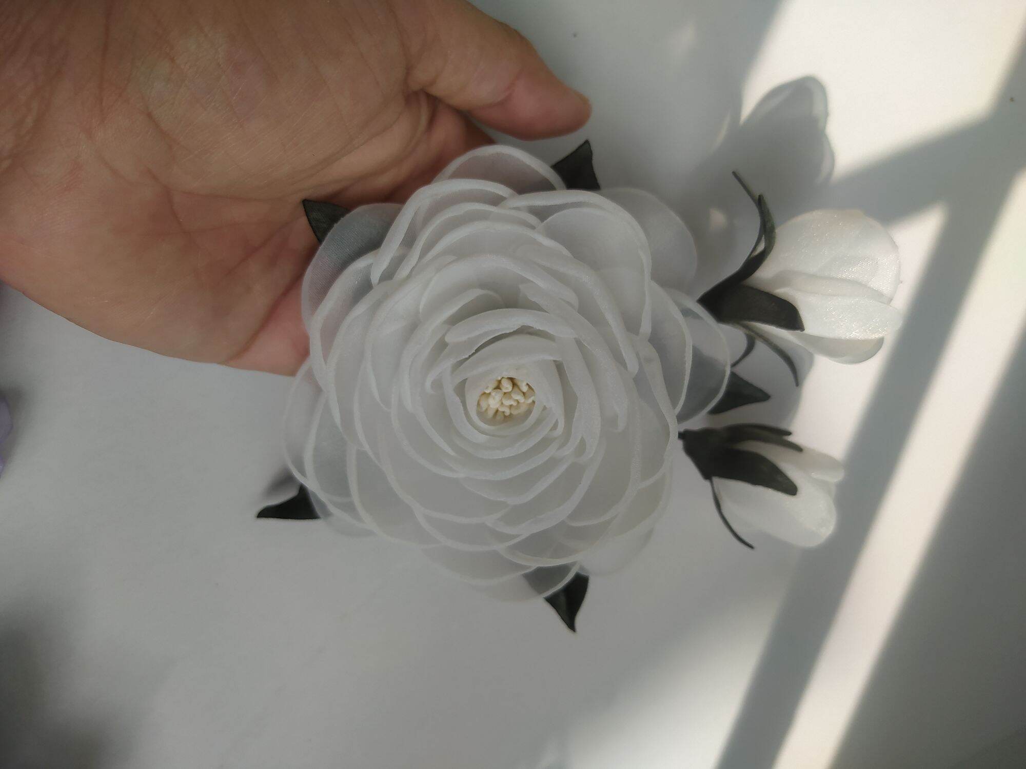 Hoa chùm cài áo handmade Canto màu trắng
