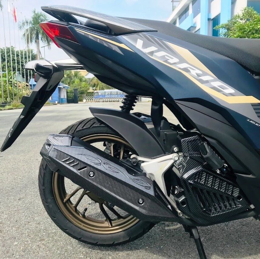 Dè con chắn bùn sau nối dài vario 125/150 2018->2024 đen carbon