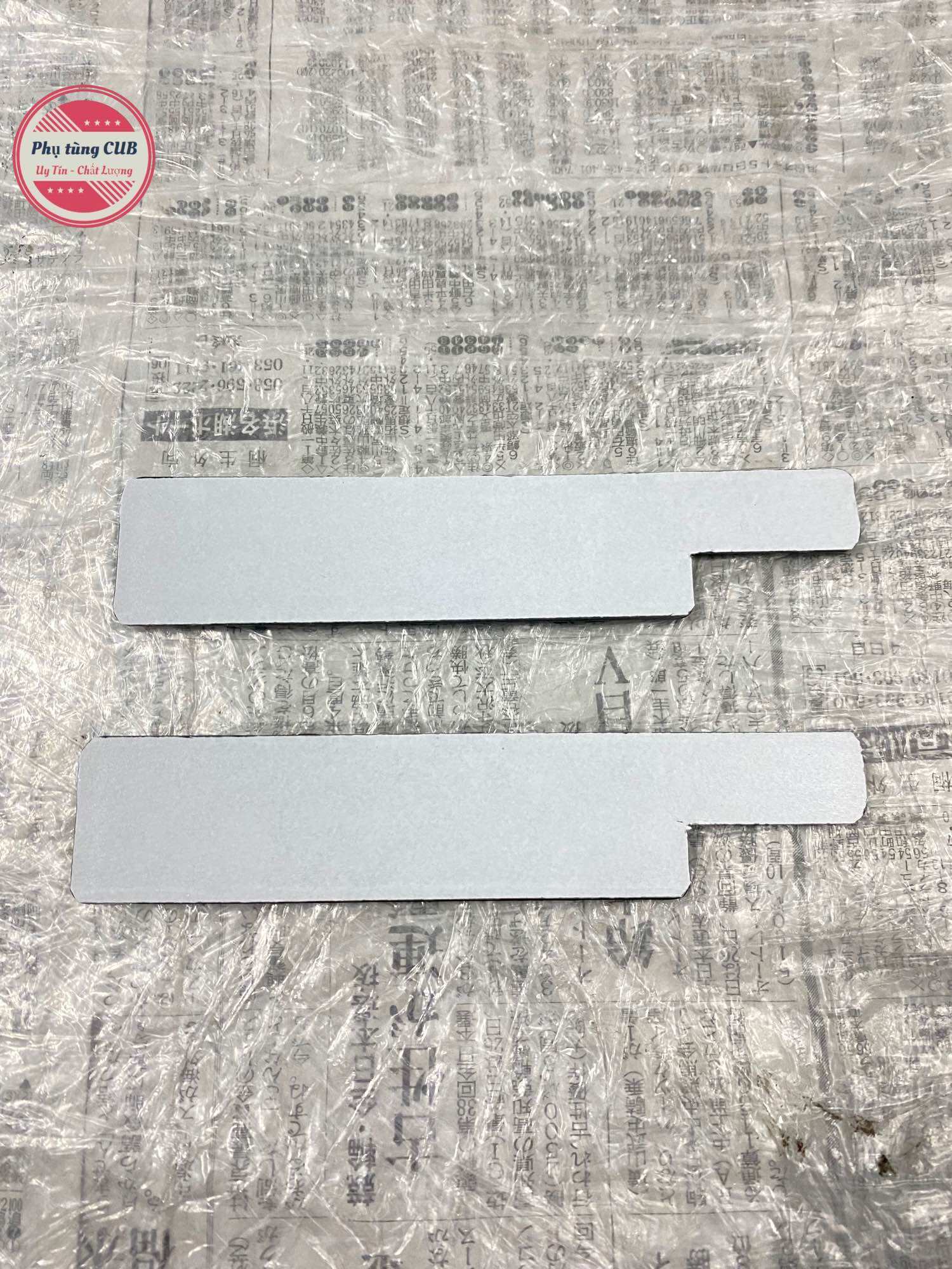 Cặp tem cốp nổi xe cub 82